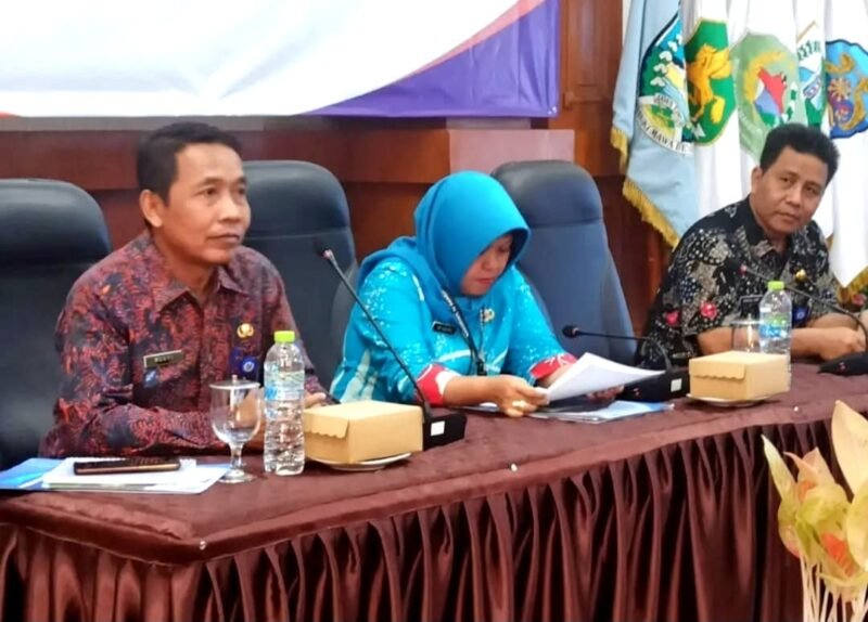 Kepala Bakorwil Pamekasan, Sufi Agustini didampingi Sekretaris Muhyi dalam sebuah kegiatan. (SUMBER FOTO: IG @bakorwilpamekasan)