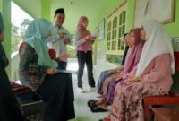 Suasana pemeriksaan siswa-siswi MTs Al-Ula 1 Sumber Batu Blumbungan, Kecamatan Larangan, Pamekasan usai diduga keracunan MBG. (ISTIMEWA)