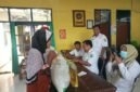 Suasana proses verifikasi data penerima bantuan pangan di Kelurahan Jungcangcang, Pamekasan. (DOK. KLIKMADURA)