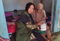 Kegiatan Monitoring dan Asistensi Penyaluran Bantuan Permakanan Bagi Lansia di Kecmatan Galis. (DOK. KLIKMADURA)