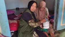 Kegiatan Monitoring dan Asistensi Penyaluran Bantuan Permakanan Bagi Lansia di Kecmatan Galis. (DOK. KLIKMADURA)