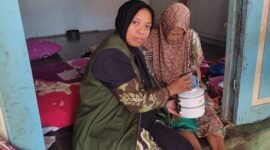 Kegiatan Monitoring dan Asistensi Penyaluran Bantuan Permakanan Bagi Lansia di Kecmatan Galis. (DOK. KLIKMADURA)