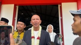 Ketua Badan Anggaran (Banggar) DPR RI Dapil XI Madura, MH Said Abdullah didampingi Anggota DPR RI, Ansari dan Rektor UIN Madura Dr. H. Saiful Hadi usai peresmian Gor Said Abdullah di Kampus UIN Madura, Sabtu (22/11/2025).