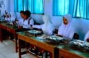 Siswa-siswi SDN Candi Burung 1 saat menikmati MBG beberapa waktu lalu. (ISTIMEWA)