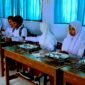 Siswa-siswi SDN Candi Burung 1 saat menikmati MBG beberapa waktu lalu. (ISTIMEWA)