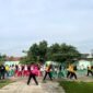Siswa-siswi SMAN 4 Pamekasan antusias mengikuti senam yang diselenggarakan Disporapar Pamekasan. (LAILIYATUN NURIYAH / KLIKMADURA)
