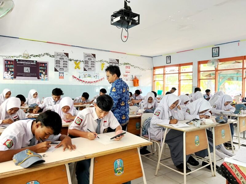 Siswa SMAN 2 Pamekasan saat mengikuti kegiatan pembelajaran. (DOK. KLIKMADURA)