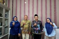 Dari Kiri: Direktur Klik Madura Sari Purwati, Kepala Disdikbud Pamekasan Akhmad Basri Yulianto, Kabid Pembinaan SD, Disdikbud Pamekasan Taufik Hidayat dan Jurnalis Klik Madura, Lailiyatun Nuriyah usai rapat koordinasi. (DOK. KLIKMADURA)