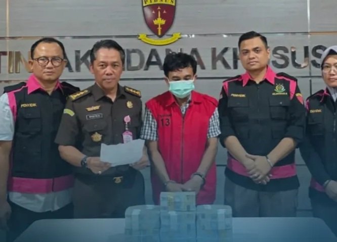 Kejati Jatim saat konfrensi pers terkait penetapan tersangka Kabid PKP Dinas Perumahan Rakyat dan Kawasan Permukiman (DPRKP) Sumenep kasus dugaan korupsi BSPS. (ISTIMEWA)
