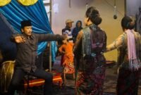 Pertunjukan kesenian Sandur di Bangkalan, Madura. (Sumber Foto: Vice.com)