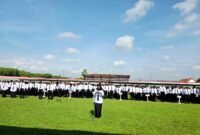 Ribuan tenaga honorer mengikuti upacara penyerahan SK PPPK Paruh Waktu di Gedung Olah Raga (GOR) A. Yani Panglegur, Sumenep. (DOK. KLIKMADURA)