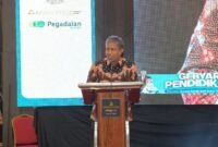 Pelaksana Harian (Plh) Sekretaris Daerah Pamekasan, Taufiqurrachman saat menyampaikan sambutan pada kegiatan Gebyar Pendidikan yang digagas Klik Madura di Ballroom Azana Style Pamekasan. (DOK. KLIKMADURA)