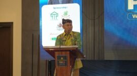 Kepala Dinas Pendidikan dan Kebudayaan (Disdikbud) Kabupaten Pamekasan, Akhmad Basri Yulianto saat menyampaikan sambutan pada kegiatan Gebyar Pendidikan di Ballroom Azana Style Pamekasan. (DOK. KLIKMADURA)