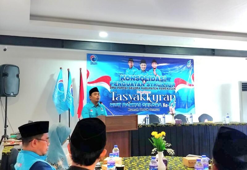 Ketua DPD Partai Gelora Indonesia Pamekasan, Mohammad Saedy Romli saat menyampaikan sambutan di acara internal partai. (DOK. KLIKMADURA)