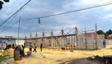 Proses pembangunan KDMP Desa Panempan, Kecamatan Kota, Kabupaten Pamekasan. (LAILIYATUN NURIYAH / KLIKMADURA)