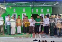 Ketua DPRD Pamekasan, Ali Masykur (baju hijau) ikutserta dalam peresmian bedah rumah Koperasi Simpan Pinjam dan Pembiayaan Syariah (KSPPS) NURI Jatim. Juma'at (26/12/2025).