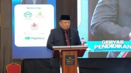 Direktur Utama Klik Madura, H. Muhammad Mukit, ST, MT saat menyampaikan sambutan pada kegiatan Gebyar Pendidikan yang dihadiri 1000 guru. (DOK. KLIKMADURA)