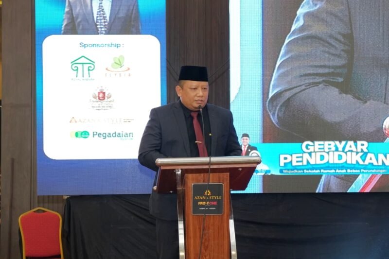 Direktur Utama Klik Madura, H. Muhammad Mukit, ST, MT saat menyampaikan sambutan pada kegiatan Gebyar Pendidikan yang dihadiri 1000 guru. (DOK. KLIKMADURA)
