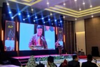 Owner RSIA Puri Bunda Madura, dr. Franky Ardhana Kawilarang, Sp.OG, M.Biomed saat menyampaikan sambutan usai menerima penghargaan. (DOK. KLIKMADURA)