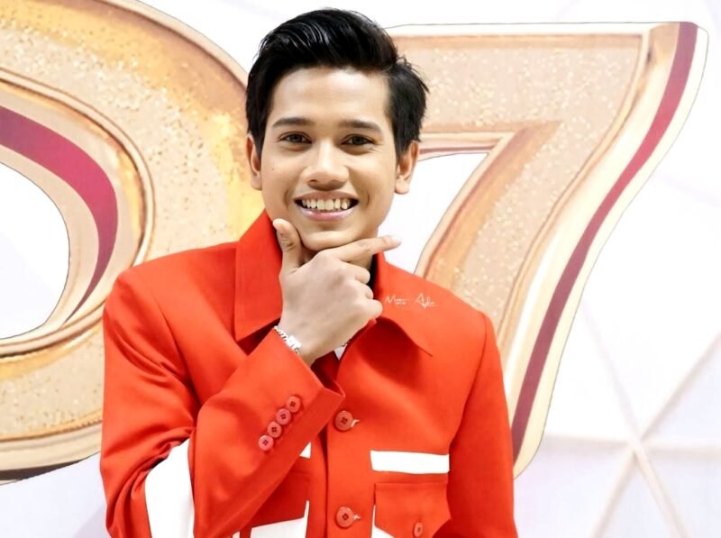 Finalis Dangdut Academy 7 asal Pamekasan, Achmad Valen Akbar. 