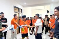 Suasana reka ulang kasus tawuran berdarah yang terjadi di depan Masjid Agung Pamekasan. (MOHAMMAD IQBALUL KHAVEI MZ / KLIKMADURA)
