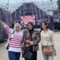 Bos Klinik Kecantikan Elysia Estetika, dr. Astrid Meya Shinta (tengah) saat berada di Studio 5 Indosiar dalam rangka mendukung Valen.