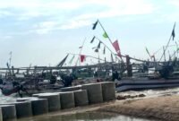 Ratusan perahu nelayan asal Pasuruan berada di perairan Desa Tanjung, Kecamatan Pademawu, Kabupaten Pamekasan. (KLIKMADURA)