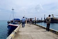 Warga dan perwakilan di Kemenhub meninjau Pelabuhan Sapudi, Sumenep. (KLIKMADURA)