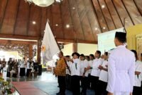 Pengurus KONI Pamekasan periode 2025-2029 saat dilantik di Mandhapa Agung Ronggosukowati. (LAILIYATUN NURIYAH/KLIK MADURA)