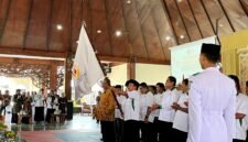 Pengurus KONI Pamekasan periode 2025-2029 saat dilantik di Mandhapa Agung Ronggosukowati. (LAILIYATUN NURIYAH/KLIK MADURA)