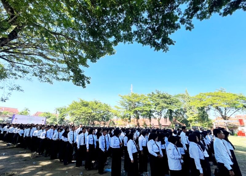 Ribuan PPPK saat mengikuti prosesi pelantikan di lapangan Mandhapa Agung Ronggosukowati Pamekasan beberapa waktu lalu. (DOK. KLIKMADURA)