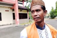 Musahwan, terdakwa kasus kekerasan terhadap ODGJ saat keluar dari ruang sidang PN Sumenep. (DOK. KLIKMADURA)