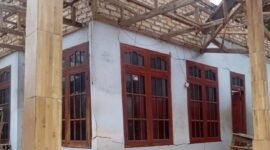 Kondisi rumah warga di Dusun Paseset Timur, Desa Sana Daja, Kecamatan Pasean, Pamekasan, yang terdampak longsor. (AGUS FOR KLIK MADURA)