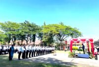 Ribuan pegawai PPPK paruh waktu saat mengikuti prosesi pelantikan di halaman Mandhapa Agung Ronggosukowati, Pamekasan. (DOK. KLIKMADURA)