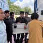 Pimpinan dan anggota Komisi II DPRD Pamekasan saat mengecek SPBU di Desa Trasak, Kecamatan Larangan. (MOH. IQBALUL KHAVEI MZ / KLIKMADURA) 