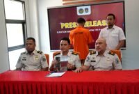 WNA asal Malaysia ditampilkan ke publik saat pres rilis di Kantor Imigrasi Kelas II Non TPI Pamekasan. (ISTIMEWA)