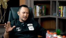 Founder Bani Insan Peduli (BIP), Ali Zaenal saat siniar dalam Program Catatan Pena. (KLIKMADURA)