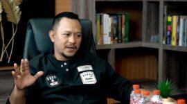 Founder Bani Insan Peduli (BIP), Ali Zaenal saat siniar dalam Program Catatan Pena. (KLIKMADURA)