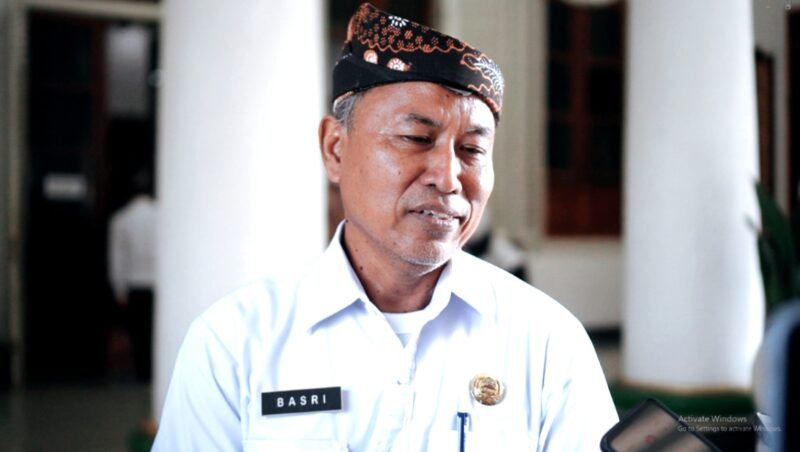 Kepala Dinas Pendidikan dan Kebudayaan (Disdikbud) Kabupaten Pamekasan, Basri Yulianto. (LAILIYATUN NURIYAH / KLIKMADURA)