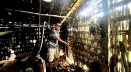 Saifullah menunjukkan tempat penggilingan padi yang hilang. (MOH. IQBALUL KHAVEI MZ / KLIKMADURA)