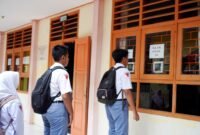 Siswa SMAN 4 Pamekasan antre melakukan faceprint. (BADRUS SHOLEH / KLIKMADURA)