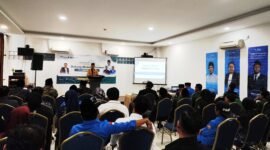 Asisten Administrasi Umum Sekretaris Daerah Kabupaten Pamekasan, Akhmad Zaini mewakili Bupati Pamekasan Dr. KH. Kholilurrahman menyampaikan sambutan. (KLIKMADURA)