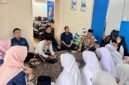 Bupati Pamekasan, Dr. KH. Kholilurrahman (pakai kopiah), Anggota DPRD Provinsi Jatim, Harisandi Savari, CEO PT
Royal Group, H. Muhammad Mukit, Pemred Klik Madura Prengki Wirananda saat doa bersama puluhan anak yatim. (MOH. IQBALUL KHAVEI MZ / KLIKMADURA)