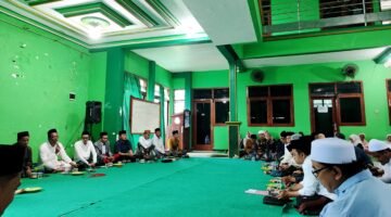 Ketua PCNU Sumenep terpilih, KH. Md Widadi Rahim menyampaikan sambutan pada kegiatan taaruf di Kantor PCNU Sumenep. (KLIKMADURA)