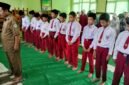 Siswa-siswi SDN Bugih 3 melaksanakan shalat zuhur berjamaah. (DOK. KLIKMADURA)