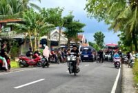 Aksi balap liar di Jalan Cempaka Rubaru, tepatnya di Dusun Prengampel, Desa Pamoroh, Kecamatan Kadur, Pamekasan. (MOH. IQBALUL KHAVEI MZ / KLIKMADURA)