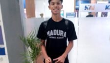 Fatoni Bima Oktavianto saat hendak terbang ke Spanyol. (ISTIMEWA)