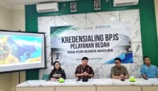 Owner RSIA Puri Bunda Madura, dr. Franky Ardhana Kawilarang,. M.Bio.Med (pegang mik) memberi sambutan saat kredensialing pelayanan poli bedah. (KLIKMADURA)