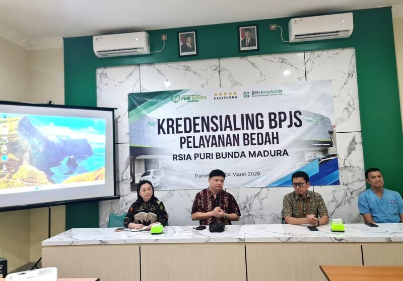 Owner RSIA Puri Bunda Madura, dr. Franky Ardhana Kawilarang,. M.Bio.Med (pegang mik) memberi sambutan saat kredensialing pelayanan poli bedah. (KLIKMADURA)