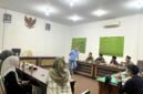 Ketua DPD Gelora Indonesia Pamekasan, Mohammad Saedy Romli saat menyampaikan materi tentang politik anggaran kepada pengurus DPW IMABA Pamekasan. (ISTIMEWA)